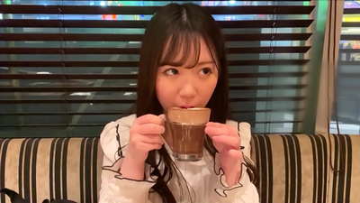 É unha amiga que pertencía ao mesmo club da universidade. E é a moza máis atractiva do club. Este é un ambiente sexy xaponés.