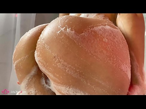 ❤️ Morena masturba o coño cun vibrador ata un orgasmo intenso na ducha ❤️ Vídeo de puta na pornografía gl.stroybassein.ru ❤