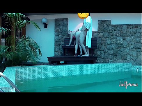 ❤️ O xefe invita a criada á piscina, pero non puido resistirse a un quente ❤️ Vídeo de puta na pornografía gl.stroybassein.ru ❤